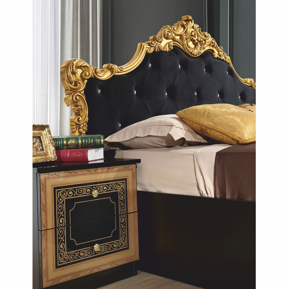 Cama doble barroca de lujo Casa Padrino con pedrería negra / dorada-Muebles de dormitorio de estilo barroco